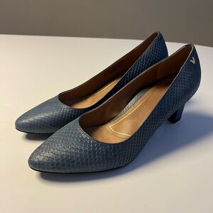 Vionic blue heels